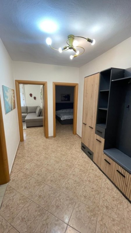 Tirane, jepet me qera apartament 1+1 , 65 m² 440 € (MYSLYM SHYRI)