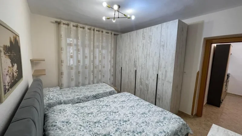 Tirane, jepet me qera apartament 1+1 , 65 m² 440 € (MYSLYM SHYRI)