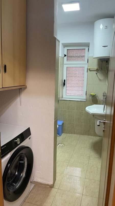 Tirane, jepet me qera apartament 1+1 , 65 m² 440 € (MYSLYM SHYRI)