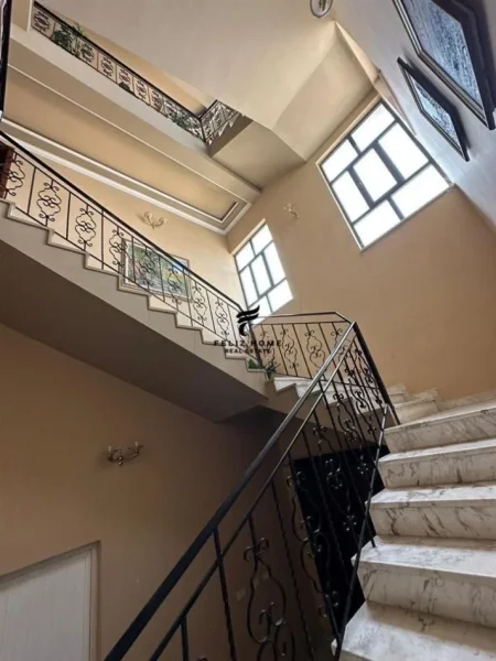 Tirane, jepet me qera ambjent biznesi , 761 m² 5.000 € (ASTIR)