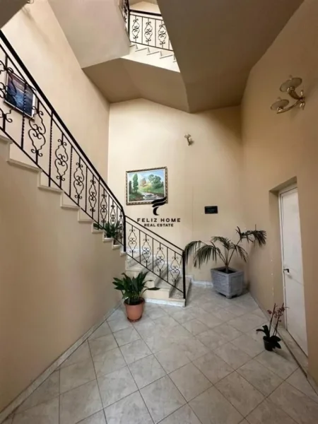 Tirane, jepet me qera ambjent biznesi , 761 m² 5.000 € (ASTIR)