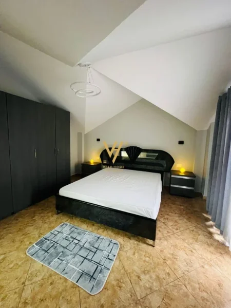 Tirane, jepet me qera apartament 2+1+Ballkon Kati 4, 90 m² 700 € (ISH PARKU)