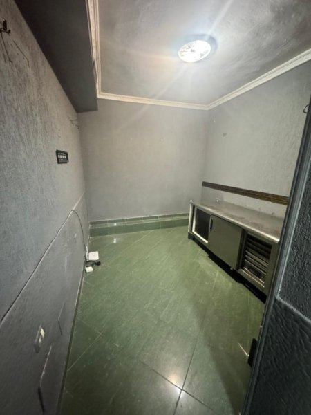 Tirane, jepet me qera ambjent biznesi Kati 0, 62 m² 600 € (Prane Kryqezimit te 21 Dhjetori)