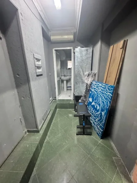 Tirane, jepet me qera ambjent biznesi Kati 0, 62 m² 600 € (Prane Kryqezimit te 21 Dhjetori)