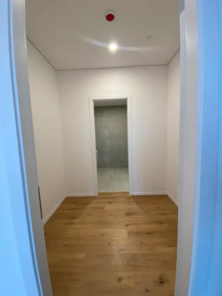 Tirane, jepet me qera zyre , 147 m² 3.000 € 