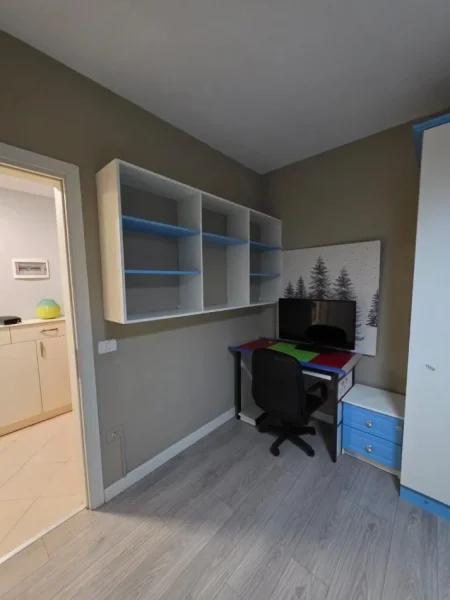 Tirane, jepet me qera apartament 2+1 , 93 m² 500 € (yzberisht)