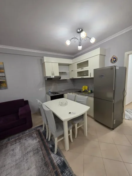 Tirane, jepet me qera apartament 2+1 , 93 m² 500 € (yzberisht)