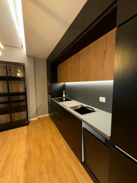Tirane, jepet me qera apartament 2+1 , 90 m² 1.200 € 