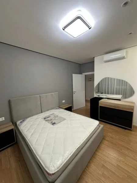 Tirane, jepet me qera apartament 2+1 , 90 m² 1.200 € 