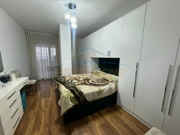 Tirane, shitet apartament 1+1 Kati 5, 91 m² 160.000 € (RRUGA E DIBRES,SELVIA)