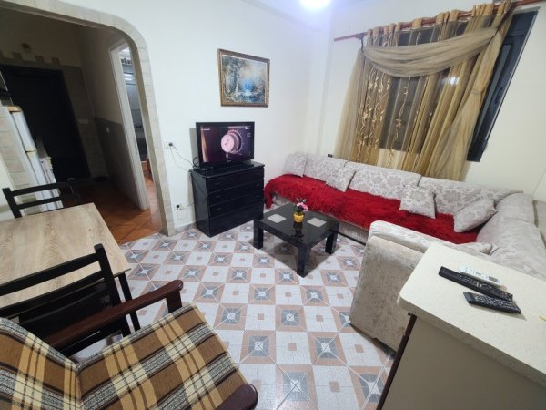 Tirane, jap me qera apartament 1+1+Ballkon Kati 1, 57 m² 410 € (Rruga guri madhi)