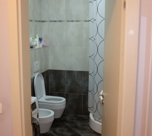 Tirane, jepet me qera apartament 1+1 , 71 m² 600 € (jordan misja)