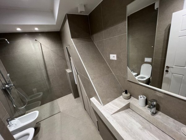 Tirane, jepet me qera apartament 1+1 Kati 11, 60 m² 800 € (rruga e kavajes)