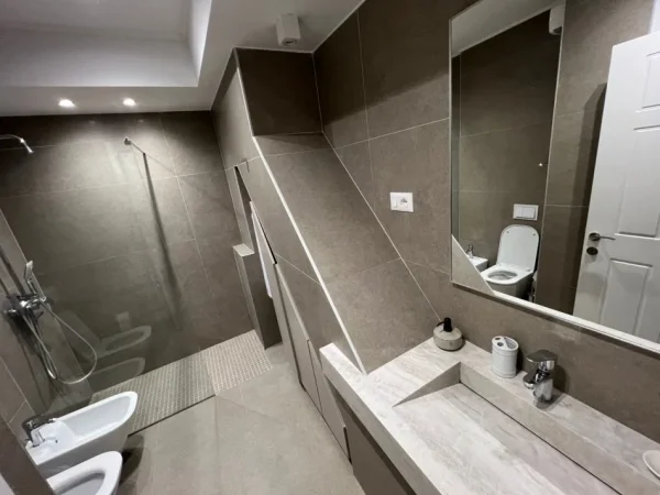 Tirane, jepet me qera apartament 1+1 Kati 11, 60 m² 800 € (rruga e kavajes)