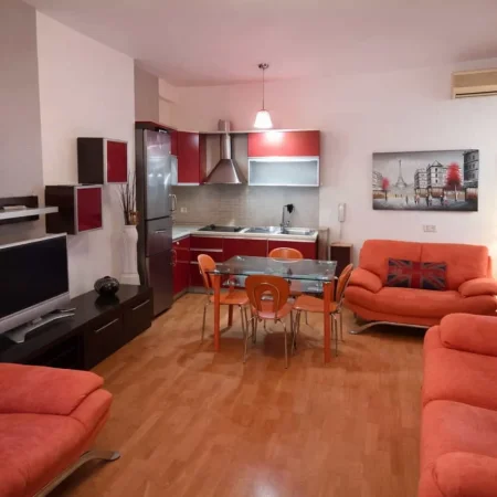 Tirane, jepet me qera apartament 1+1 Kati 4, 65 m² 600 € (Rruga Frederik Shiroka)