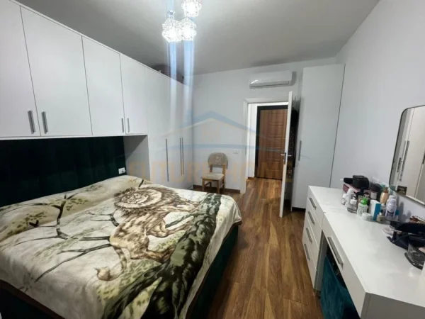 Tirane, shitet apartament 1+1+Ballkon Kati 5, 65 m² 170.000 € (Rruga e Dibres)