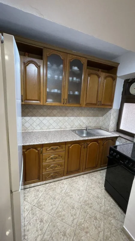 Tirane, jepet me qera apartament 1+1 Kati 2, 65 m² 550 € (myslym shyri)