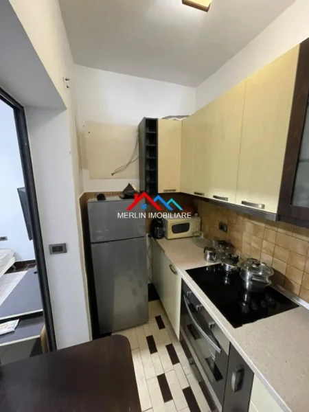 Tirane, jepet me qera apartament 1+1+Ballkon Kati 4, 55 m² 518 € (RRUGA E DURRESIT)