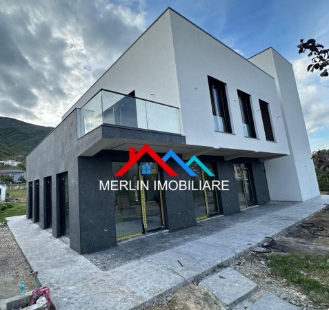 Tirane, jepet me qera ambjent biznesi Kati 2, 360 m² 3.000 € (BERZHITE)