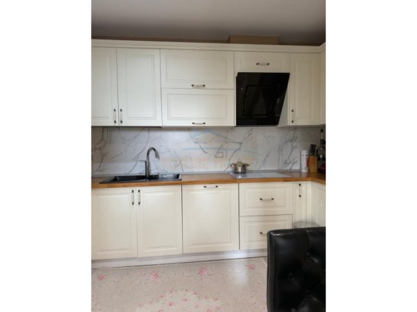 Tirane, shitet apartament 2+1 Kati 8, 157 m² 460.000 € (Ish Ekspozita)