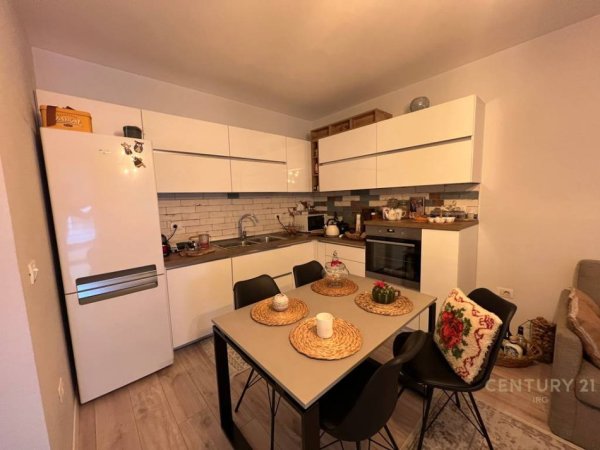 Tirane, jepet me qera apartament 1+1+Ballkon Kati 2, 65 m² 700 € (kodra e diellit)