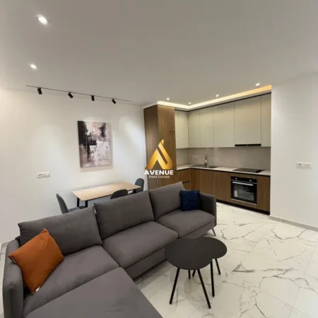 Tirane, jepet me qera apartament 1+1+Ballkon Kati 6, 800 € (Zogu i Zi)