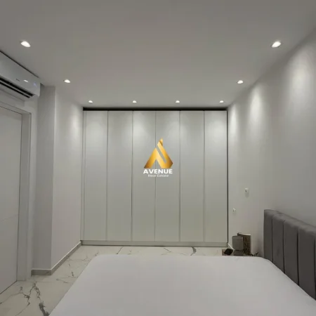 Tirane, jepet me qera apartament 1+1+Ballkon Kati 6, 800 € (Zogu i Zi)