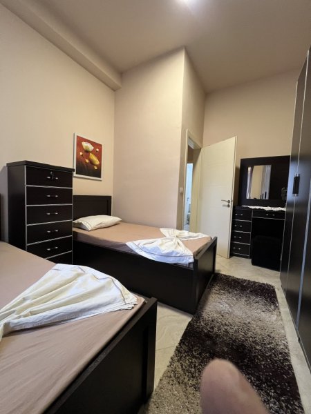 Tirane, jepet me qera nga Pronari, pa-komision apartament 2+1+Aneks+Ballkon Kati 1, 124 m² 550 €