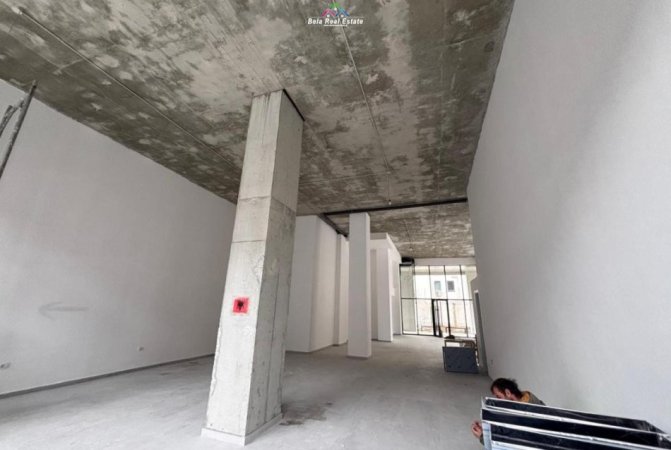 Tirane, jepet me qera dyqan Kati 0, 200 m² 4.500 € (Rruga e Barrikadave)