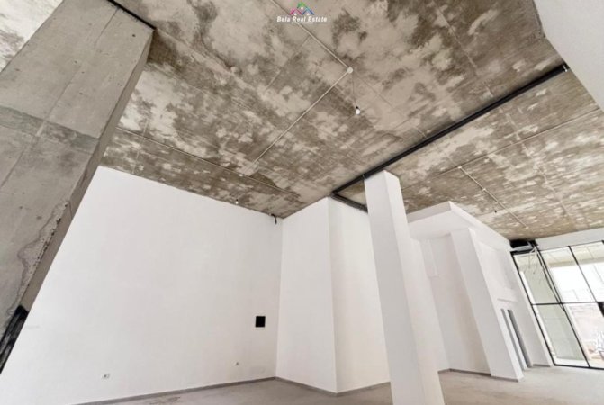 Tirane, jepet me qera dyqan Kati 0, 200 m² 4.500 € (Rruga e Barrikadave)