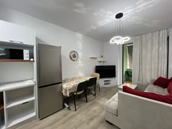 Tirane, jepet me qera apartament 1+1 Kati 9, 70 m² 750 € (Ish Ekspozita)