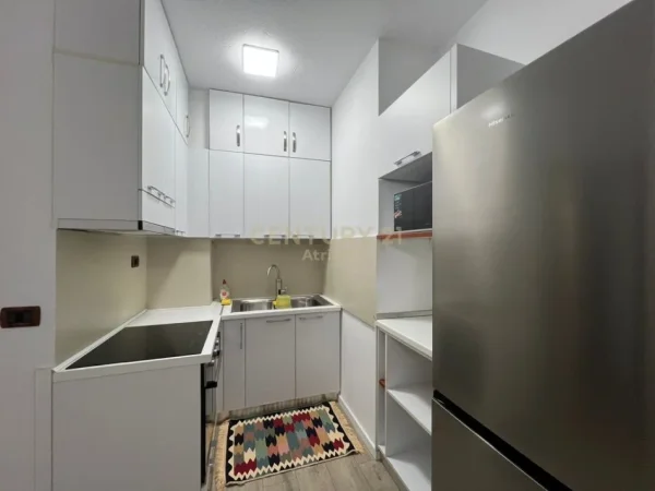 Tirane, jepet me qera apartament 1+1 Kati 9, 70 m² 750 € (Ish Ekspozita)