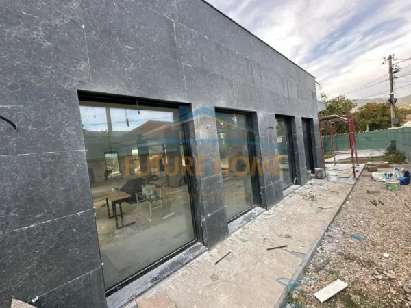 Tirane, jepet me qera ambjent biznesi Kati 0, 360 m² 3.000 € 