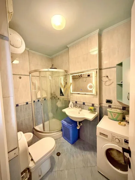 Tirane, jepet me qera apartament 1+1+Ballkon Kati 7, 35 m² 550 € (QENDER)