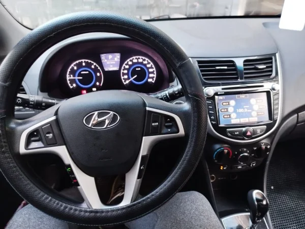 Tirane, shitet makine Hyundai Accent Witt PREMIUM Nafte, gri e erret automatik Kondicioner 166.000 km 6.400 €