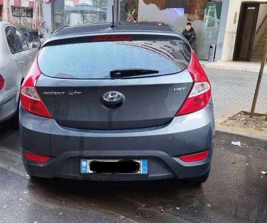 Tirane, shitet makine Hyundai Accent Witt PREMIUM Nafte, gri e erret automatik Kondicioner 166.000 km 6.400 €