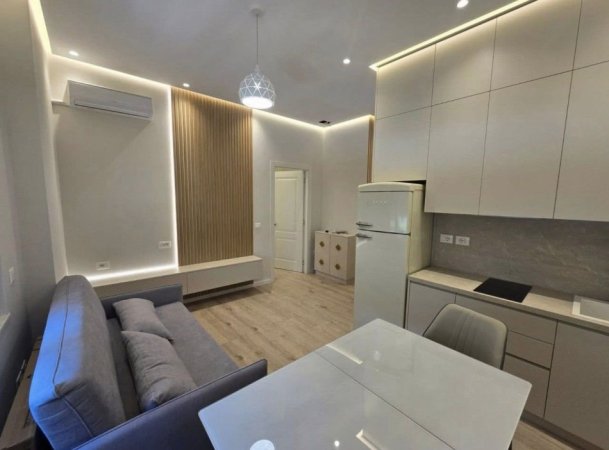 Tirane, jepet me qera apartament 1+1 Kati 1, 55 m² 