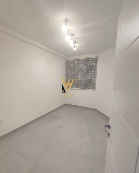 Tirane, jepet me qera zyre Kati 4, 80 m² 600 € (MYSLYM SHYRI)