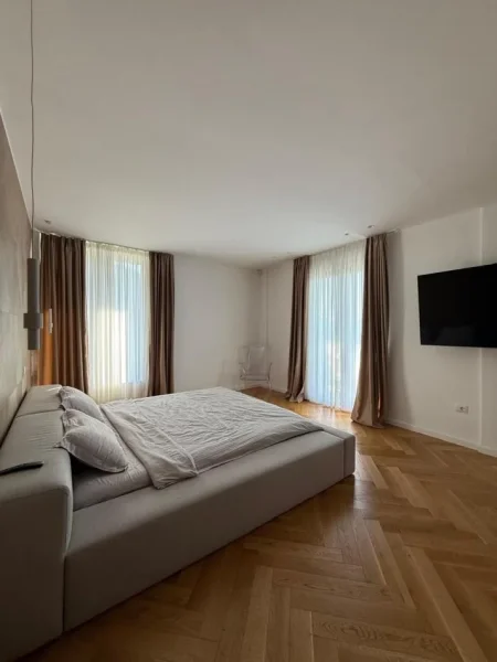 Tirane, jepet me qera Vile 3+1+Ballkon Kati 1, 420 m² 3.500 € (Mullet)