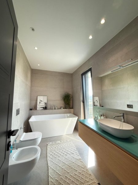 Tirane, jepet me qera Vile 3+1+Ballkon Kati 1, 420 m² 3.500 € (Mullet)