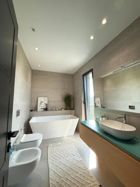 Tirane, jepet me qera Vile 3+1+Ballkon Kati 1, 420 m² 3.500 € (Mullet)