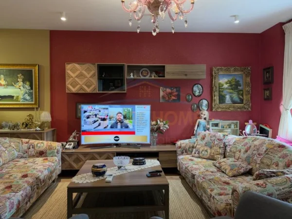 Tirane, shitet apartament 2+1+Ballkon Kati 8, 157 m² (Ish Ekspozita)