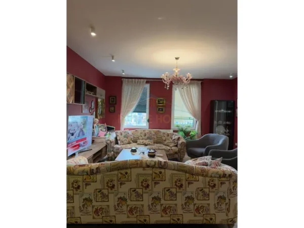 Tirane, shitet apartament 2+1+Ballkon Kati 8, 157 m² (Ish Ekspozita)