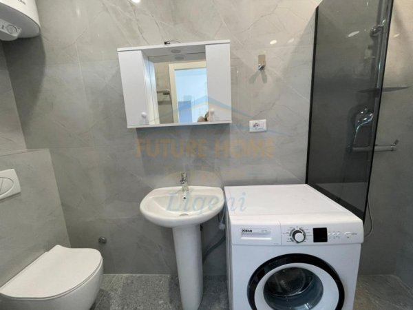 Tirane, jepet me qera apartament 1+1 , 45 m² 450 € (Kopshti Botanik, Tirane.)