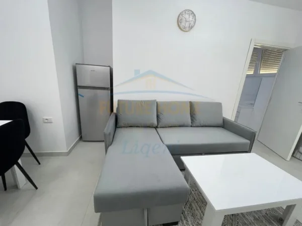 Tirane, jepet me qera apartament 1+1 , 45 m² 450 € (Kopshti Botanik, Tirane.)