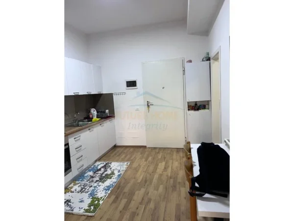 Tirane, jepet me qera 1+1 Kati 1, 49 m² 400 € (Kompleksi Mangalem 21, Tiranë.)