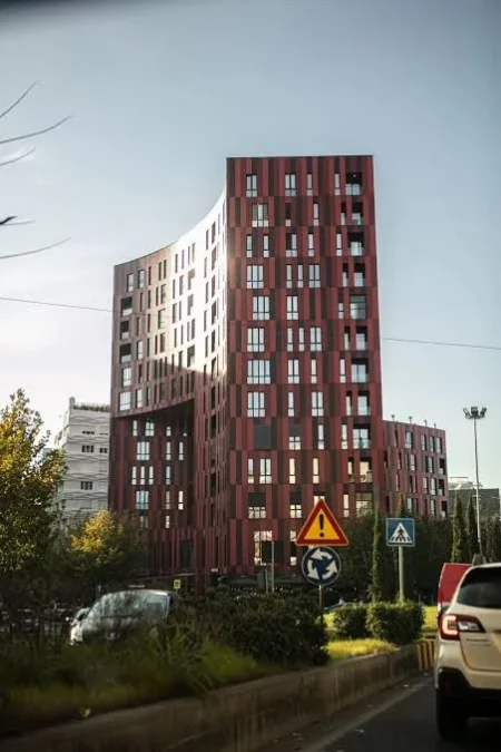 Tirane, jepet me qera apartament 1+1+Ballkon Kati 8, 90 m² 1.500 € (Park Gate)