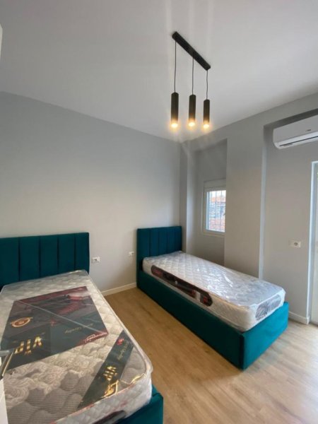 Tirane, jepet me qera apartament 2+1+Ballkon Kati 2, 80 m² 600 € (Inxhinieria e Ndertimit)