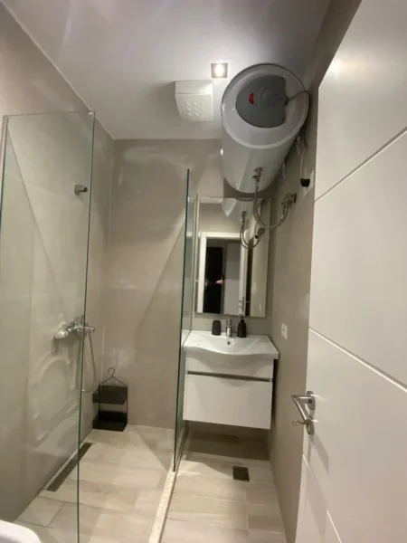Tirane, jepet me qera apartament 2+1+Ballkon Kati 2, 80 m² 600 € (Inxhinieria e Ndertimit)