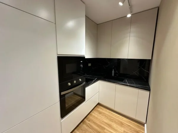 Tirane, jepet me qera apartament duplex 2+1+Ballkon , 100 m² (Qendër)